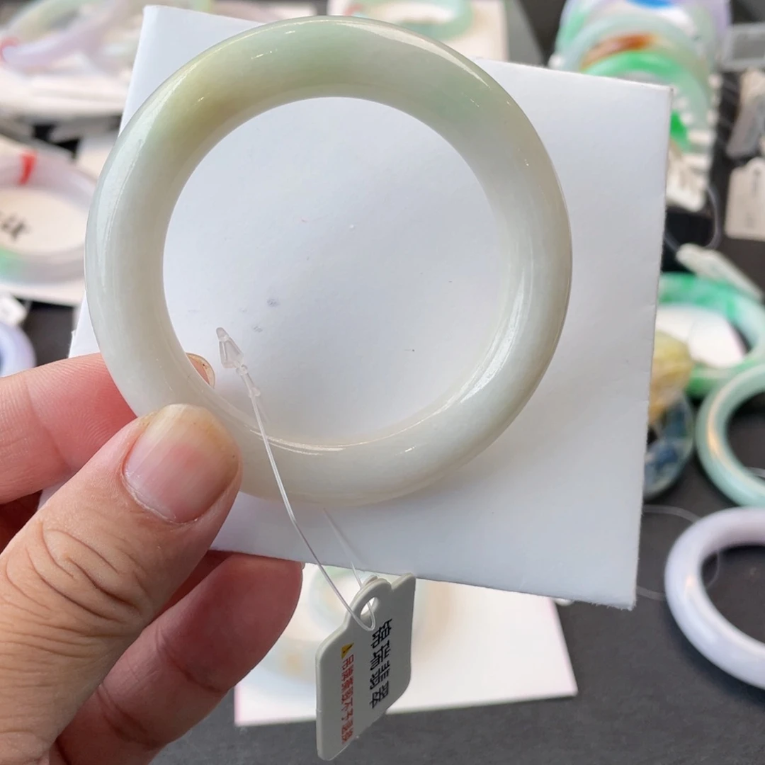 翡翠手镯未镶嵌手镯