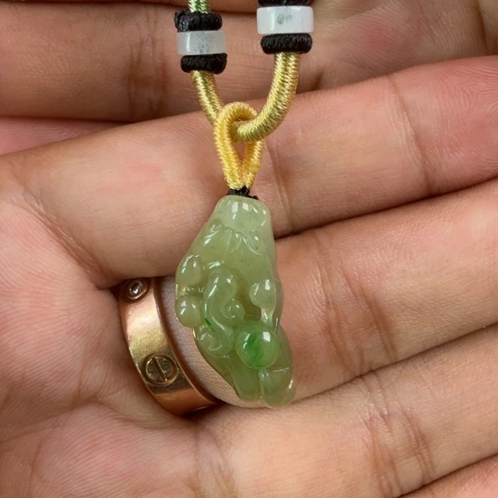 研***生颈饰未镶嵌翡翠天然翡翠a货貔貅