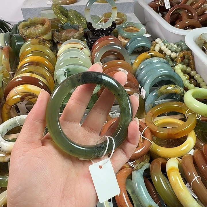 蛇纹石玉未镶嵌手镯