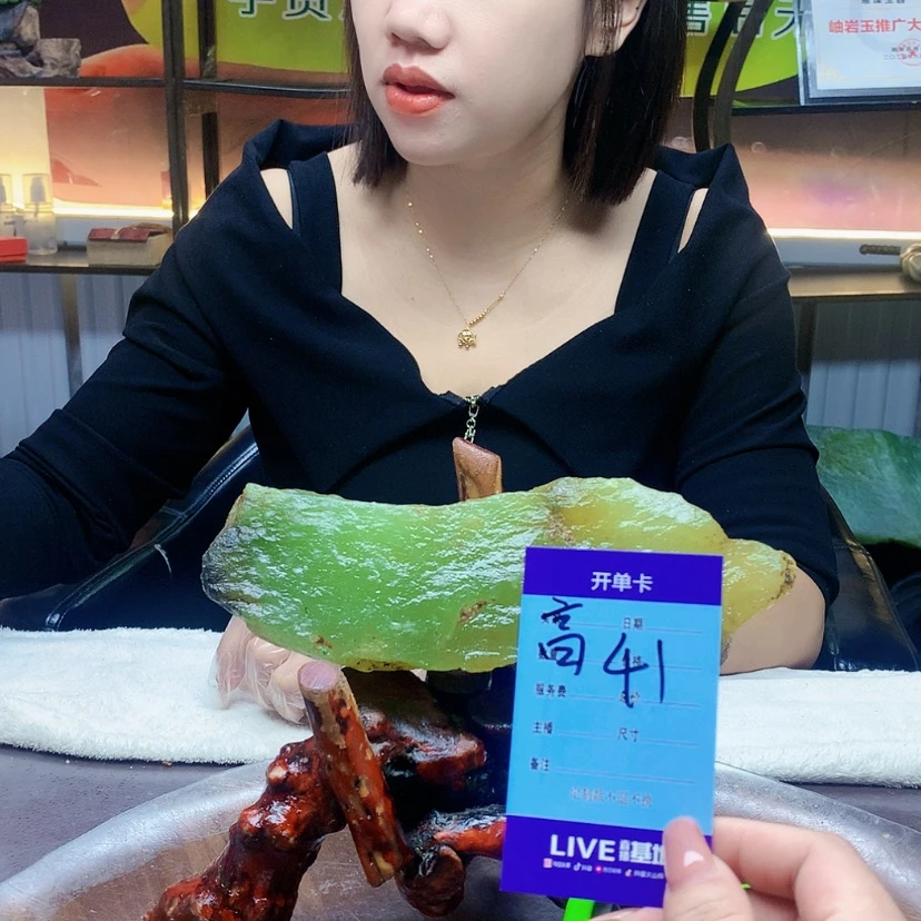 【闪购商品】未镶嵌蛇纹石玉原石简**人