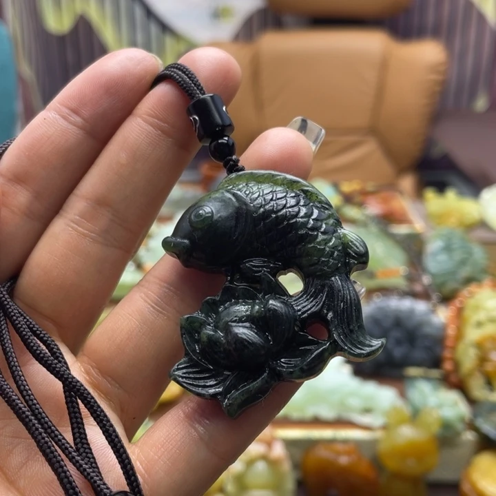 蛇纹石玉未镶嵌颈饰