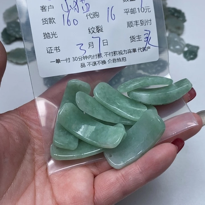 翡翠颈饰未镶嵌小***人天然翡翠