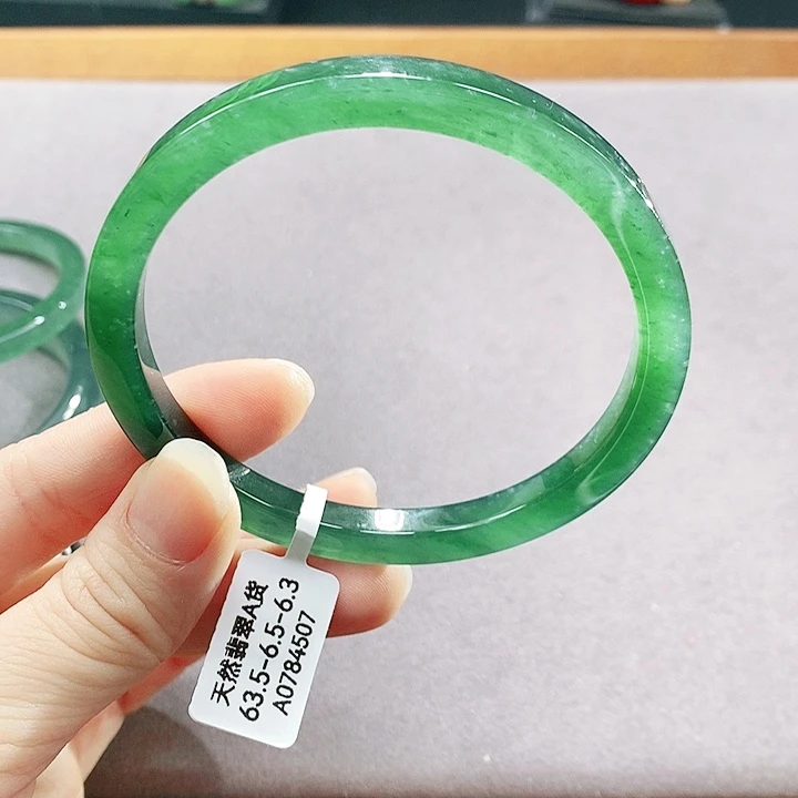 翡翠未镶嵌手镯（圆镯）
