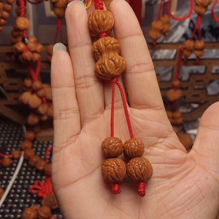 木质类龙纹桃枭挂件