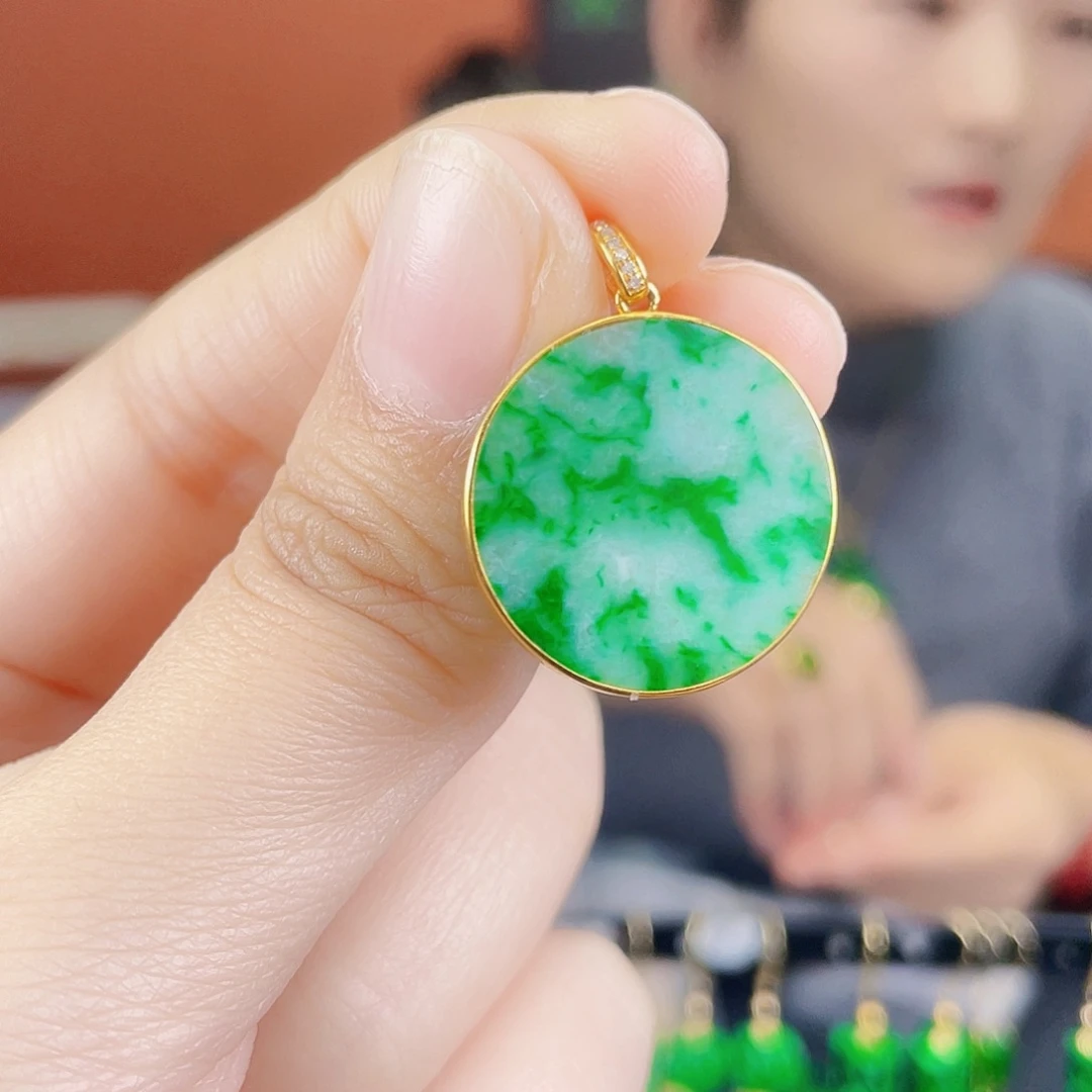 翡翠18K金镶嵌耳饰