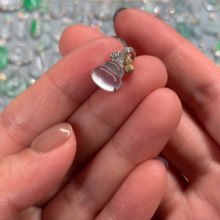 翡翠18K金镶嵌颈饰吊坠