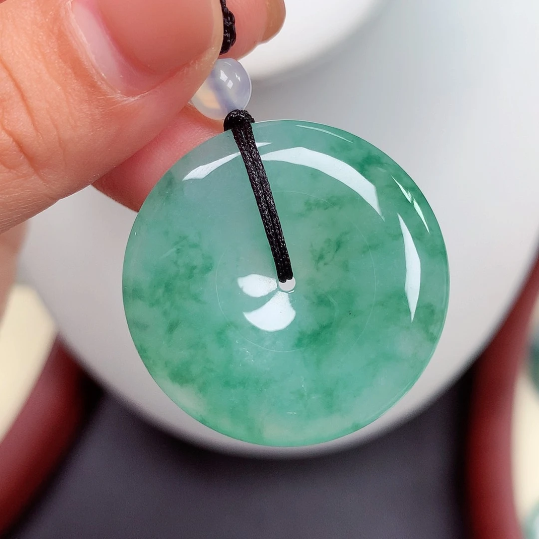 翡翠未镶嵌颈饰平安扣