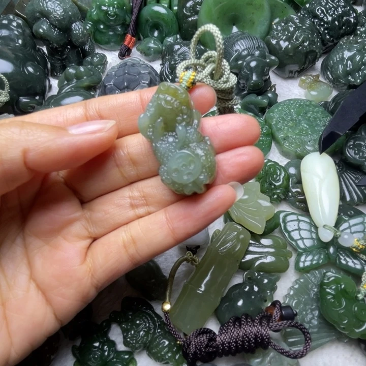 和田玉未镶嵌颈饰