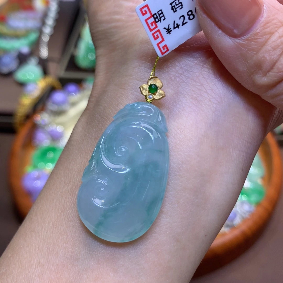 翡翠18K金镶嵌颈饰