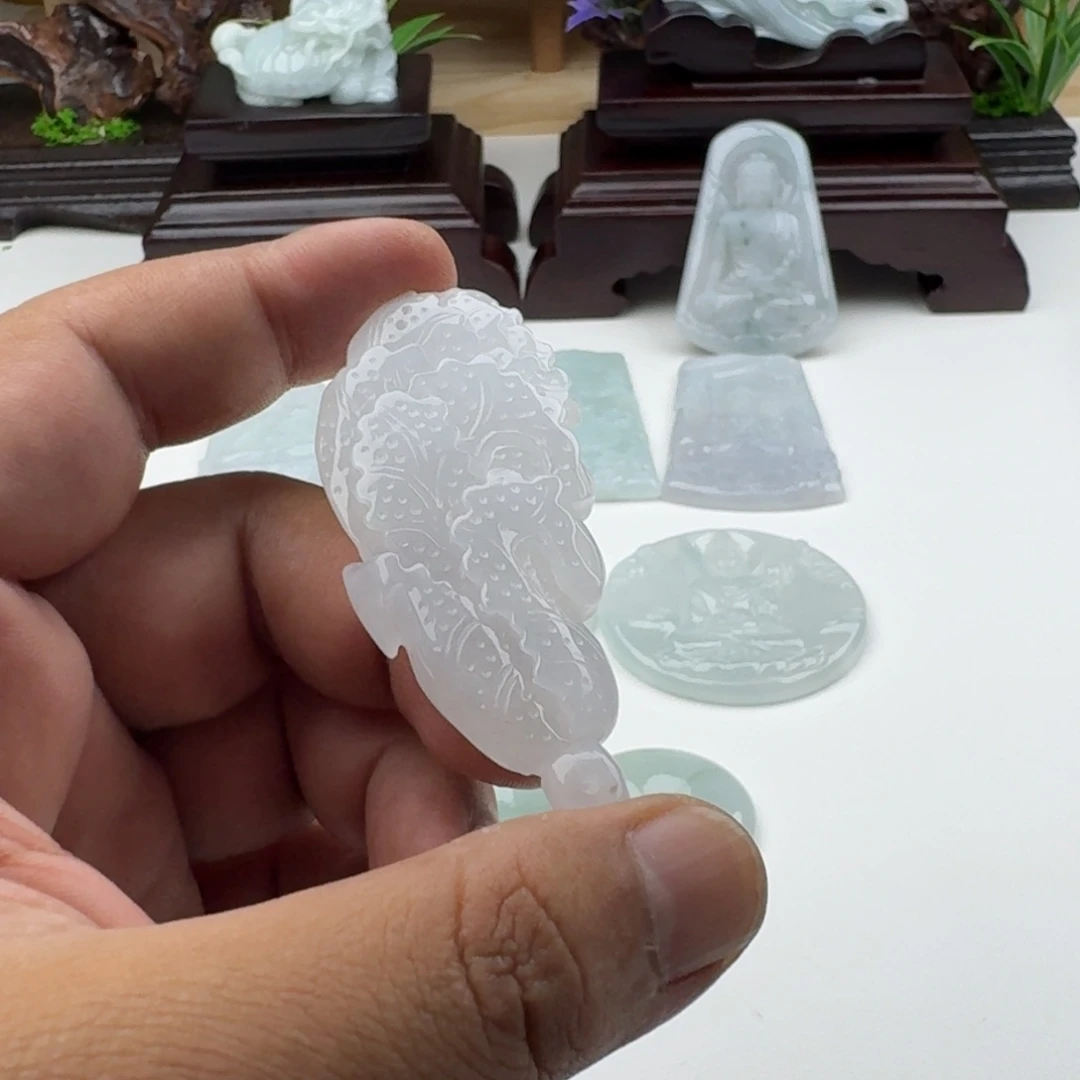 的***任颈饰未镶嵌翡翠天然缅甸A货翡翠