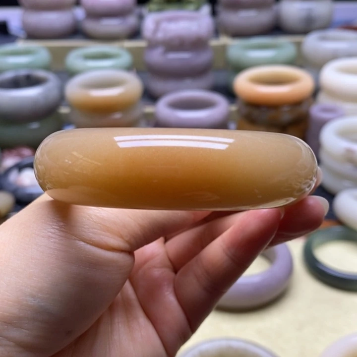 石英岩玉未镶嵌手镯