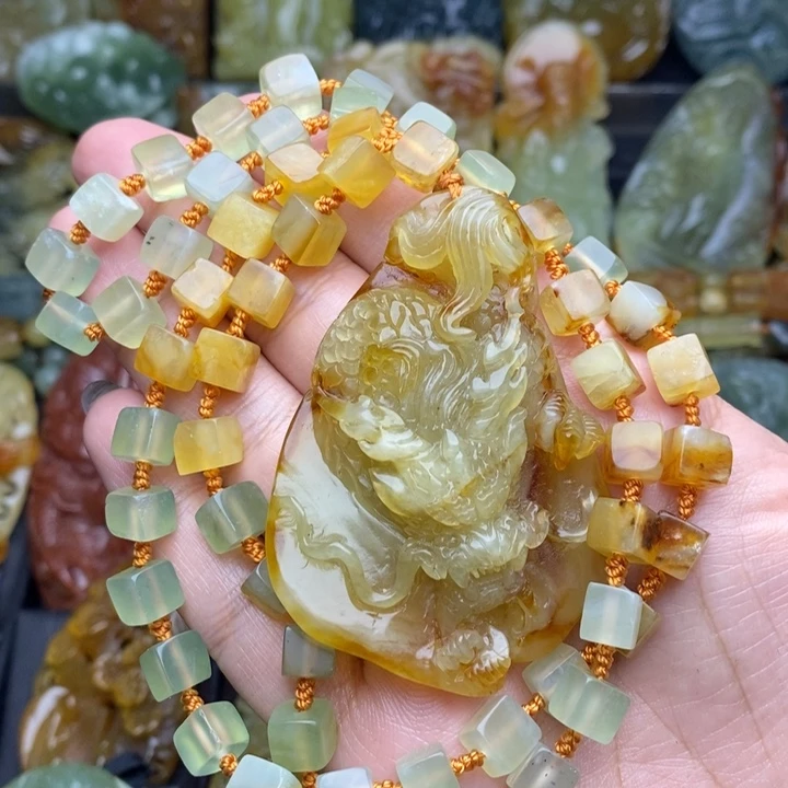 蛇纹石玉未镶嵌颈饰