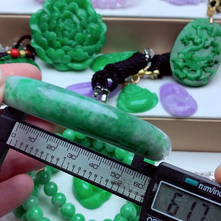 翡翠未镶嵌手镯．．．．，