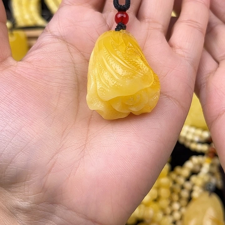 琥珀未镶嵌颈饰琥珀