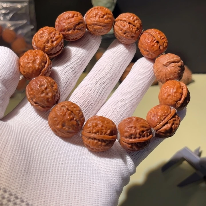 手串文玩核桃…………3