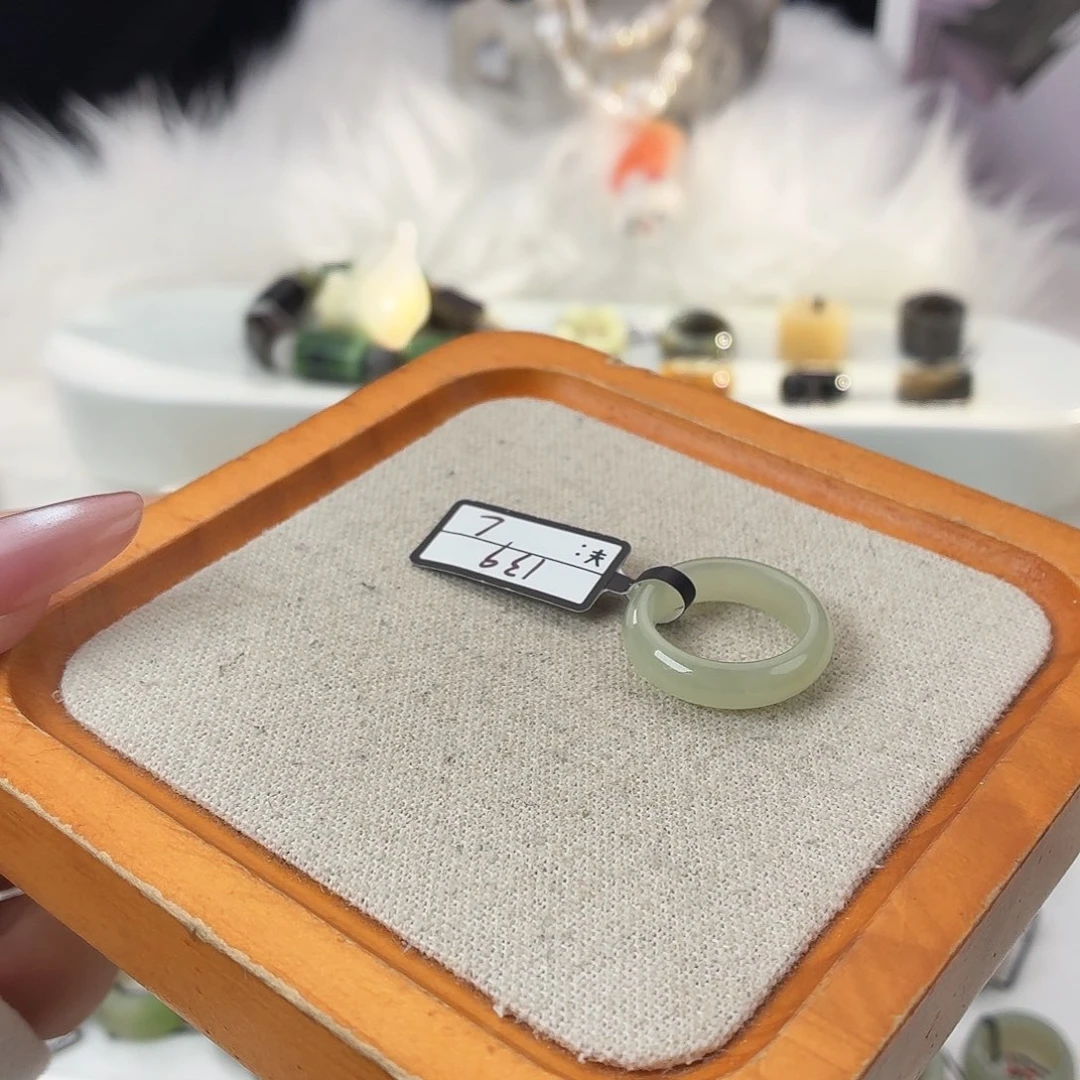 和田玉未镶嵌戒指t75翠青细条直径17不退换