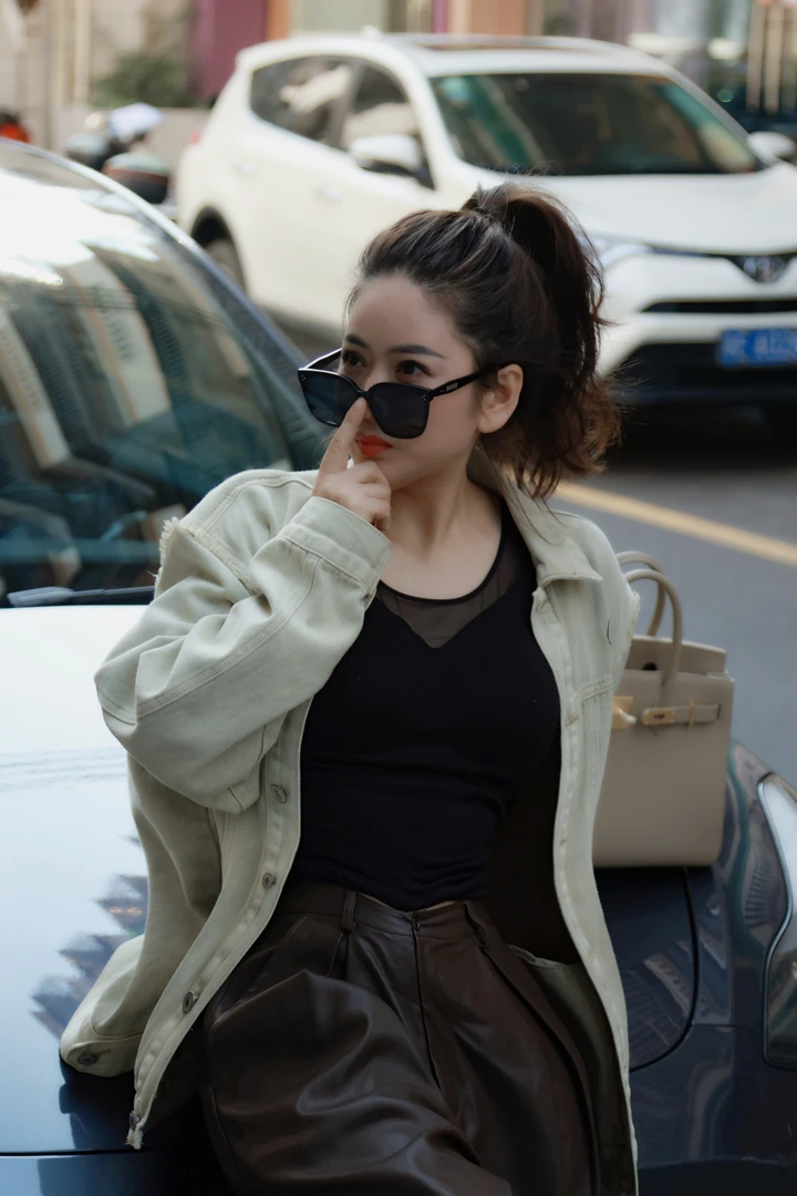 2025年秋冬新款时尚头层牛皮单肩包气质轻奢休闲百搭女士黑色真皮