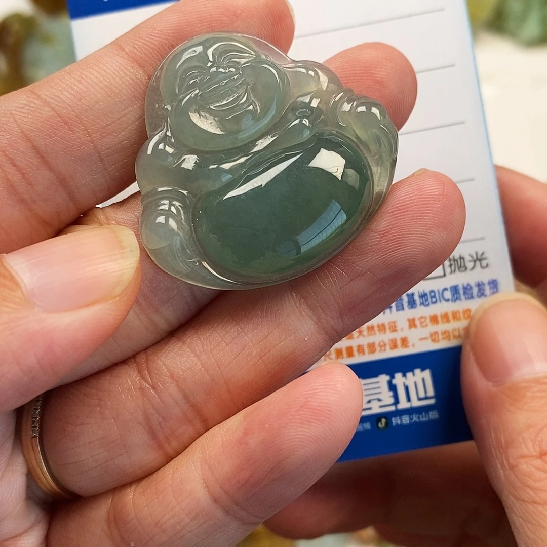 翡翠未镶嵌颈饰佛