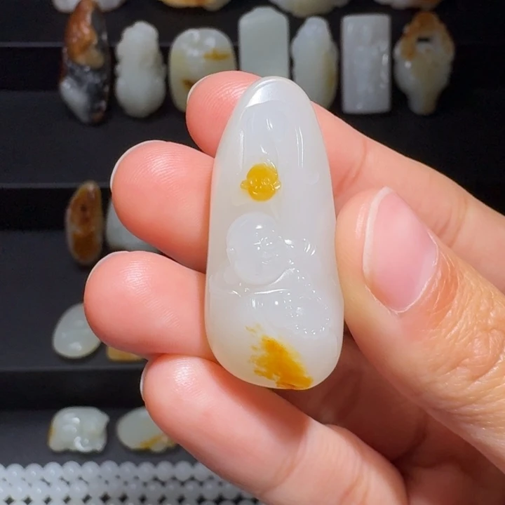 江***）和田玉未镶嵌颈饰