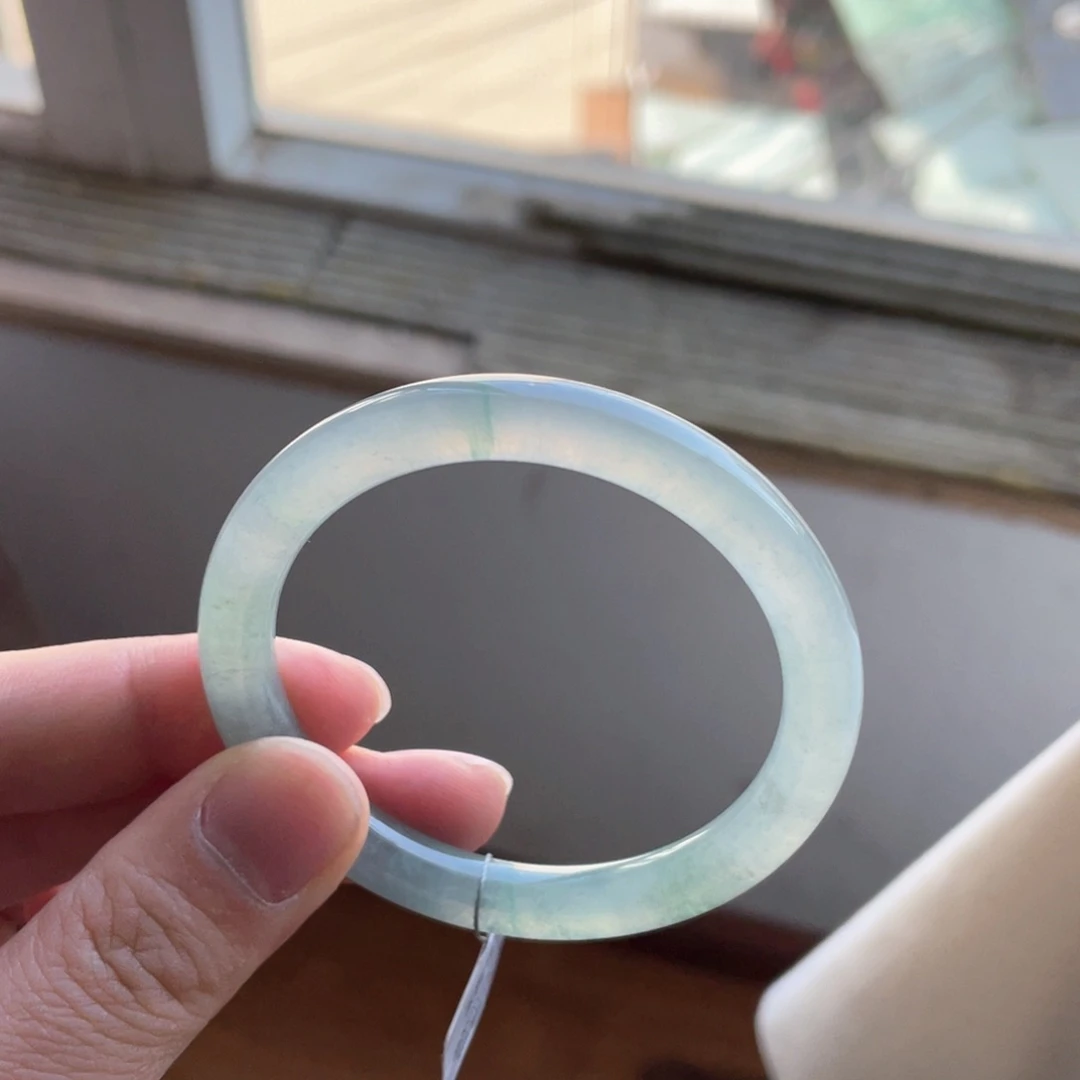 翡翠手镯未镶嵌金丝绿圆条