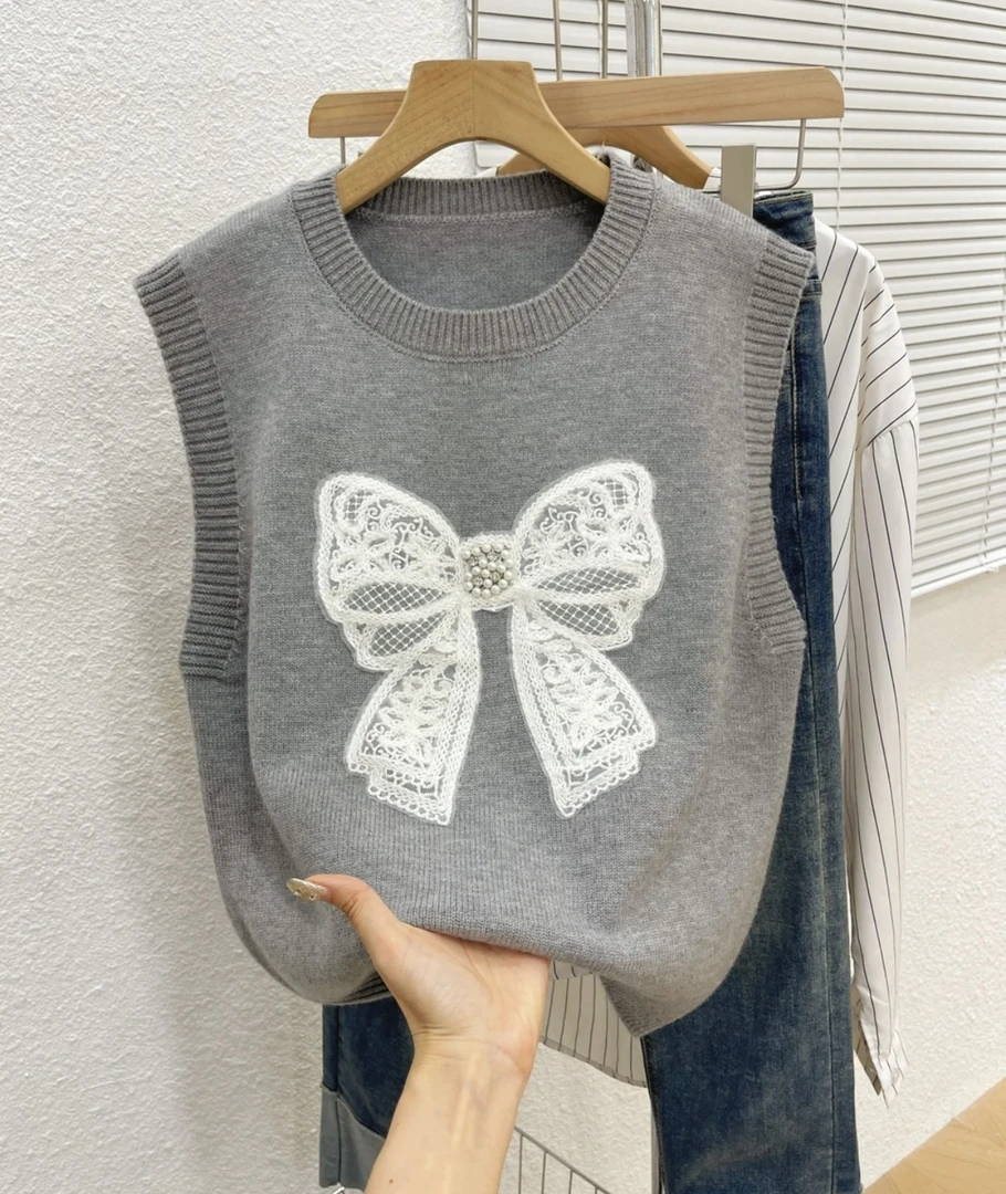珍珠蝴蝶结针织马甲2025春装新款欧若风时尚洋气刺绣百搭无袖马夹