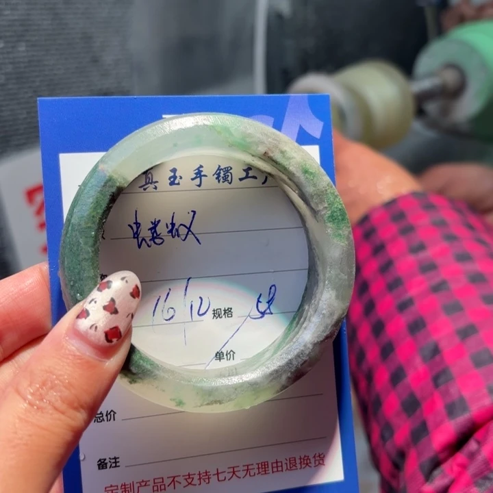 蝼***@石英质玉未镶嵌手镯