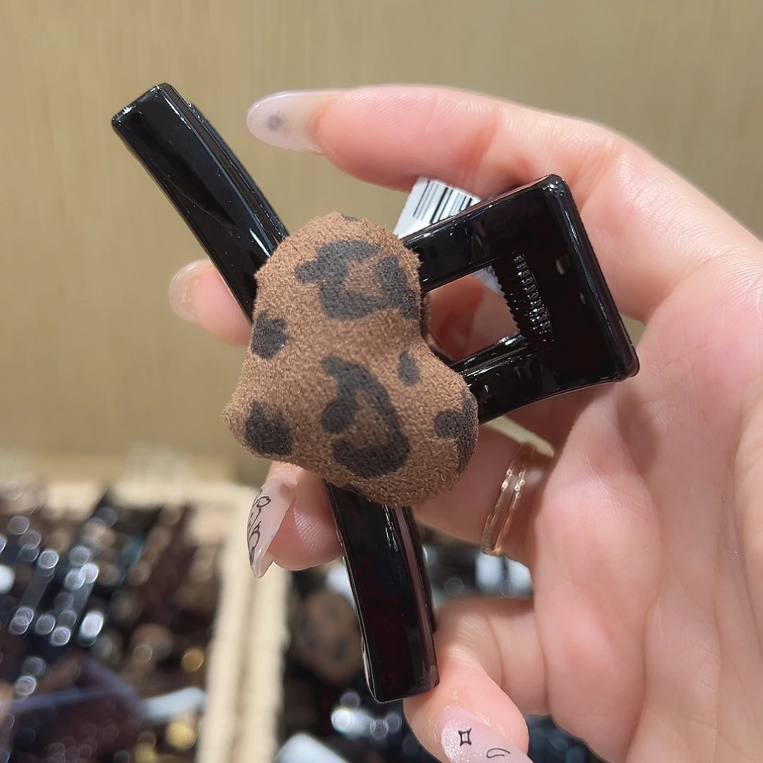 皮质铁合金豹纹爱心中抓