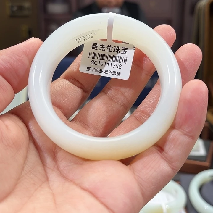 兮***沫和田玉（白玉）未镶嵌手镯