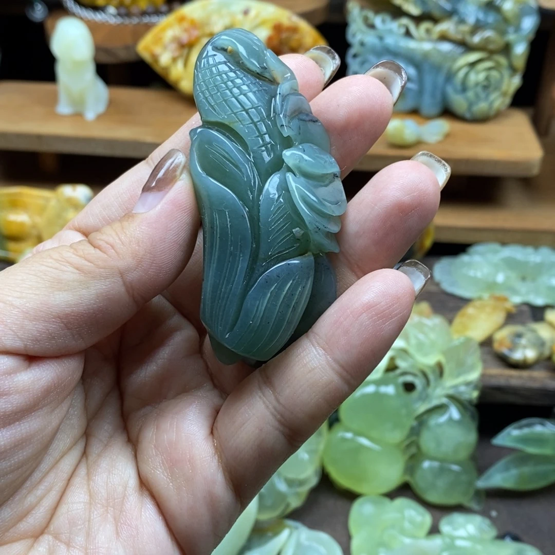 等****岫玉未镶嵌吊坠(赠链)