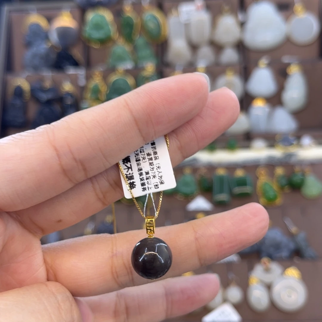 和田玉吊坠18K金镶嵌