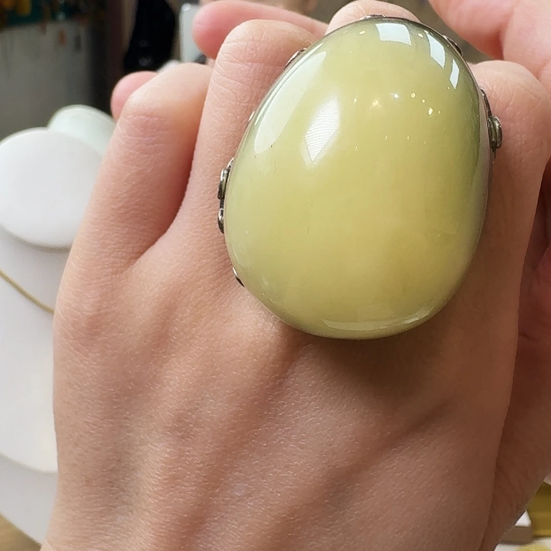 琥珀未镶嵌颈饰戒指