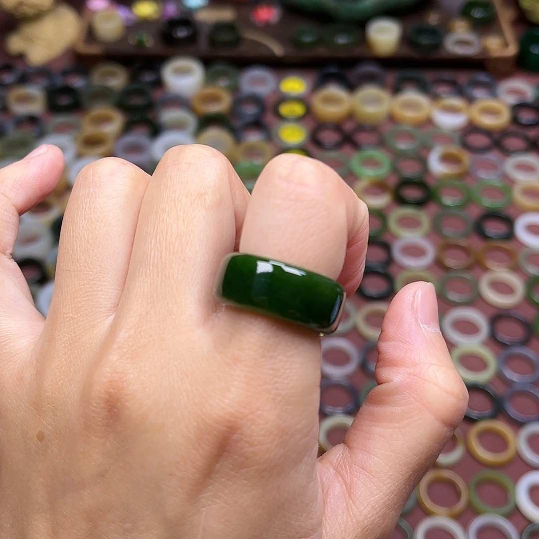 和田玉戒指未镶嵌17.7辣菠菜