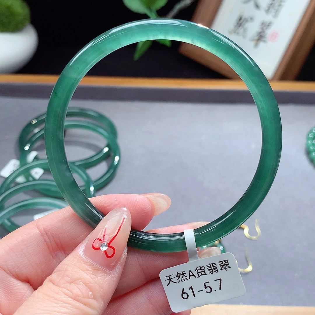 翡翠手镯（圆镯）未镶嵌