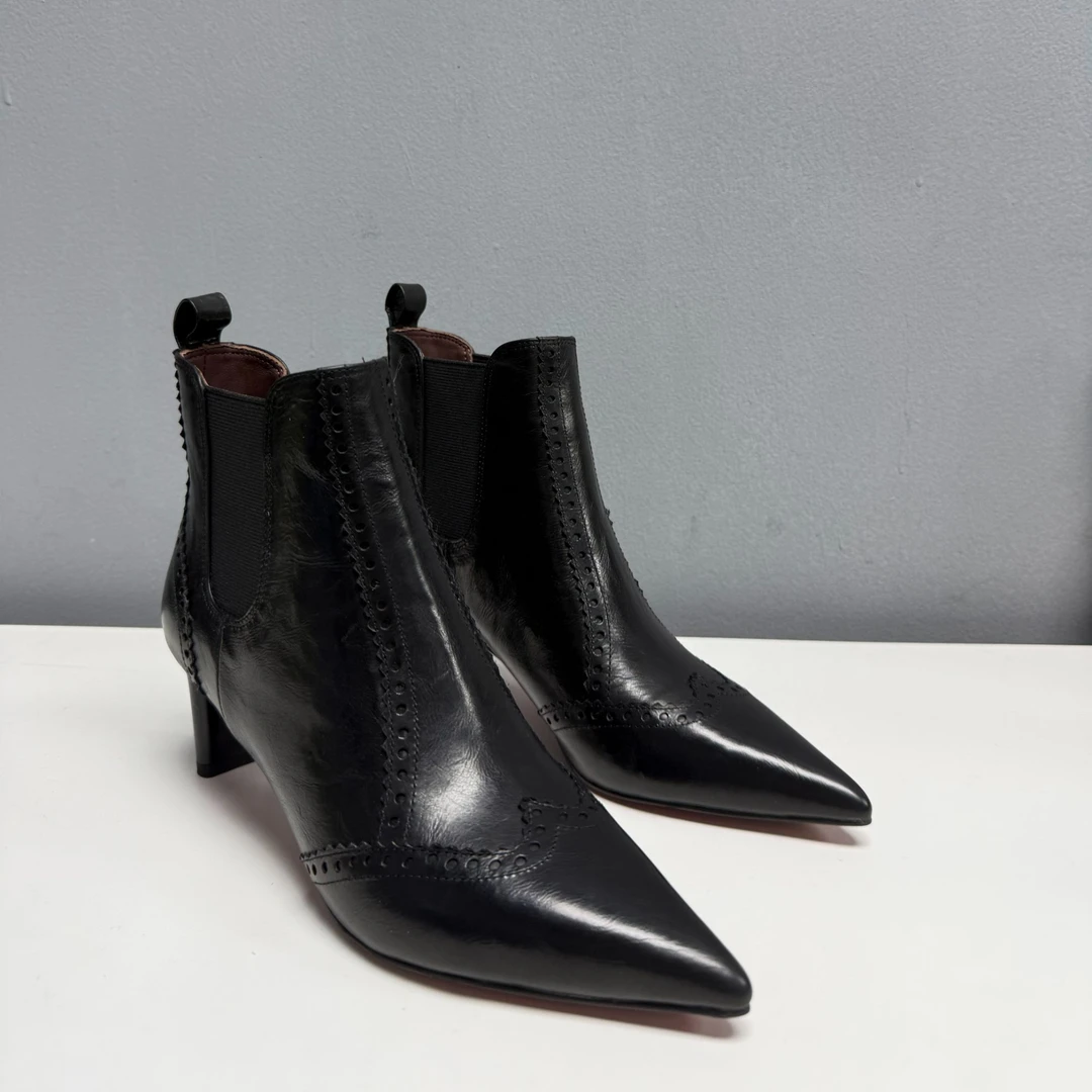 2025年秋冬新款中跟松紧带粗跟森系尖头粗跟鞋短靴英伦风