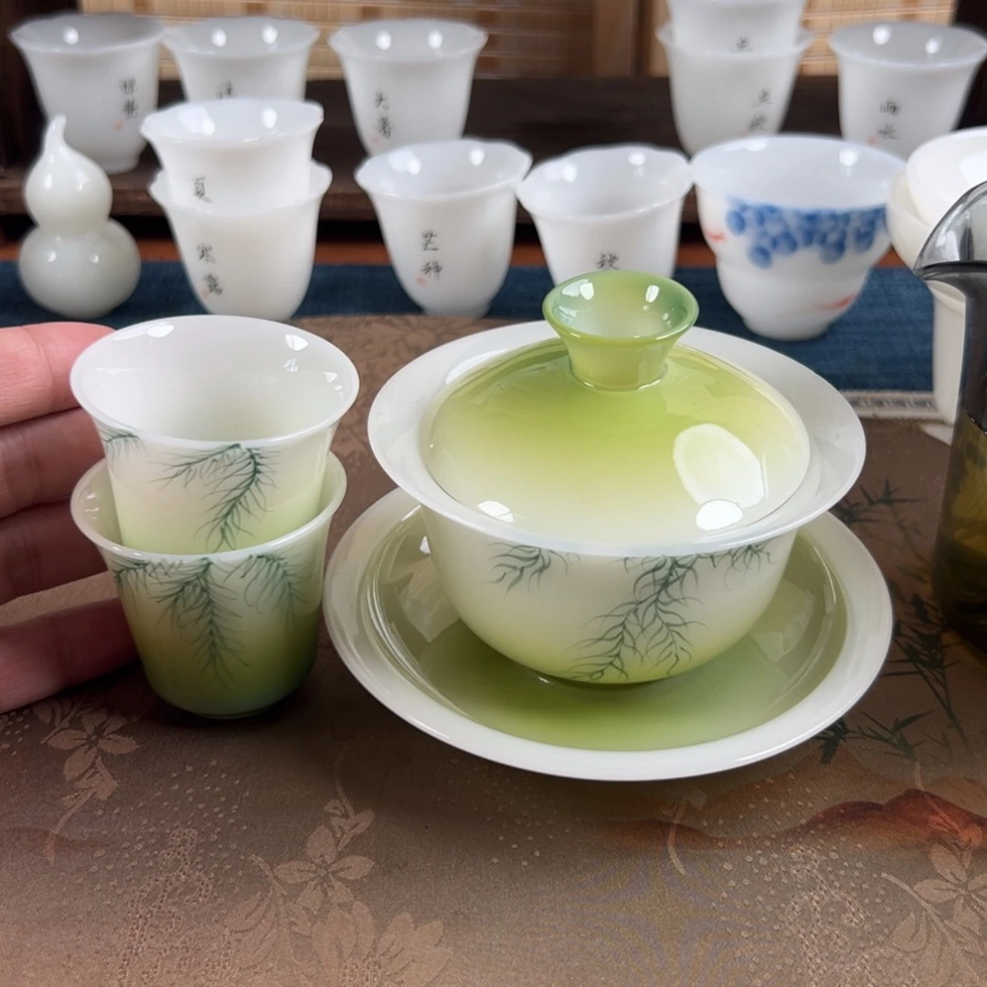 杯子采用优质瓷土制作单品