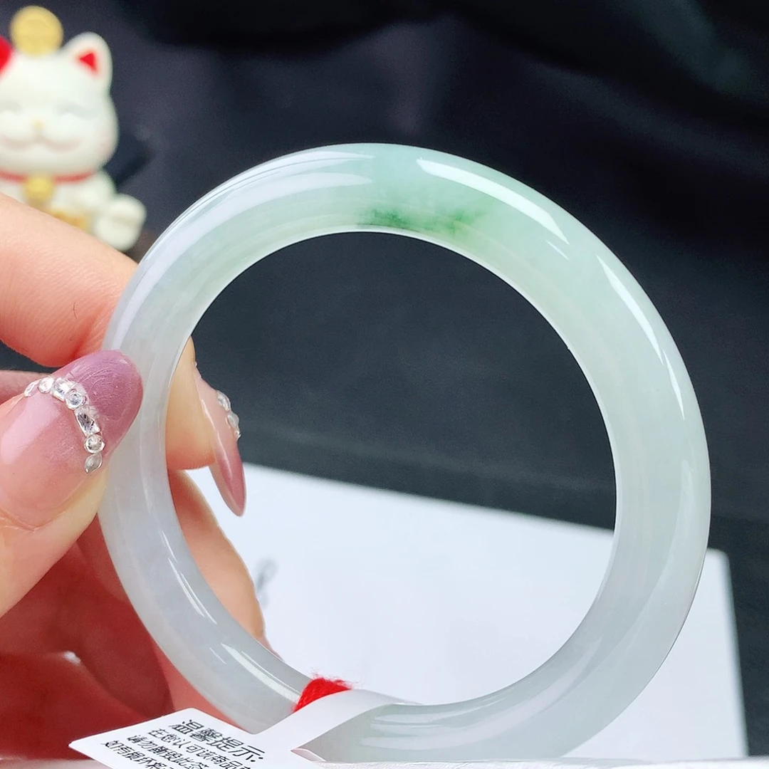 翡翠手镯未镶嵌51圈