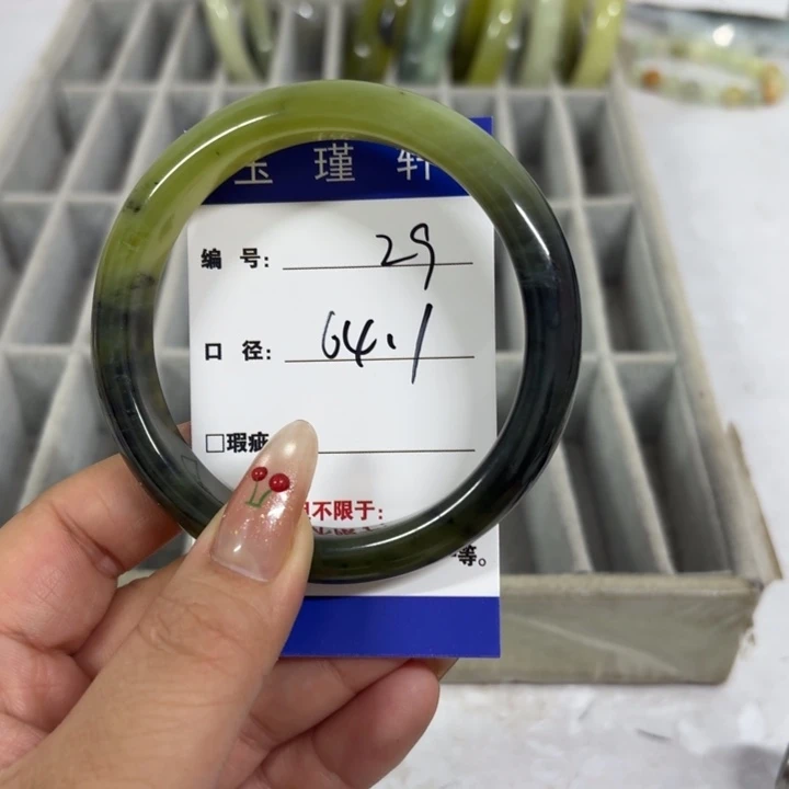 岁***安蛇纹石玉未镶嵌手镯
