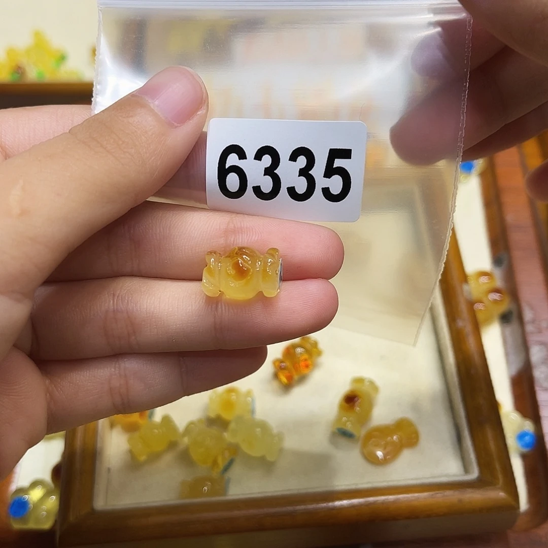 琥珀未镶嵌珠宝奇石