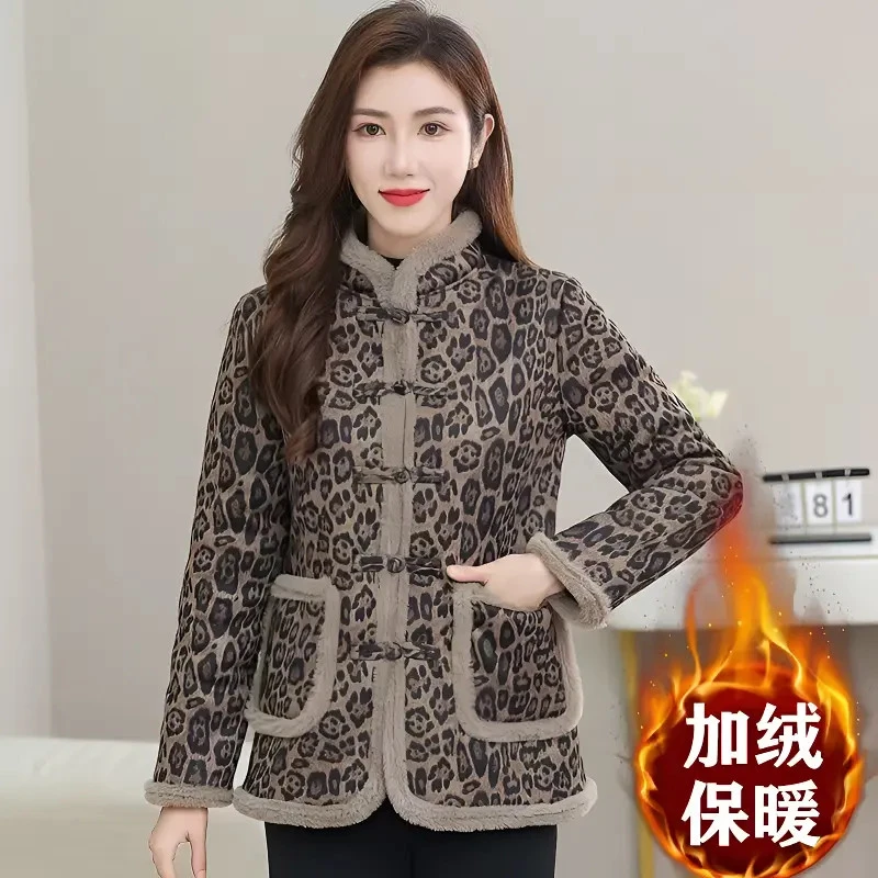 2025秋冬新款妈妈装保暖棉中老年加绒加厚新中式盘扣棉服外套豹纹