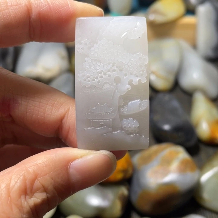 和田玉未镶嵌颈饰