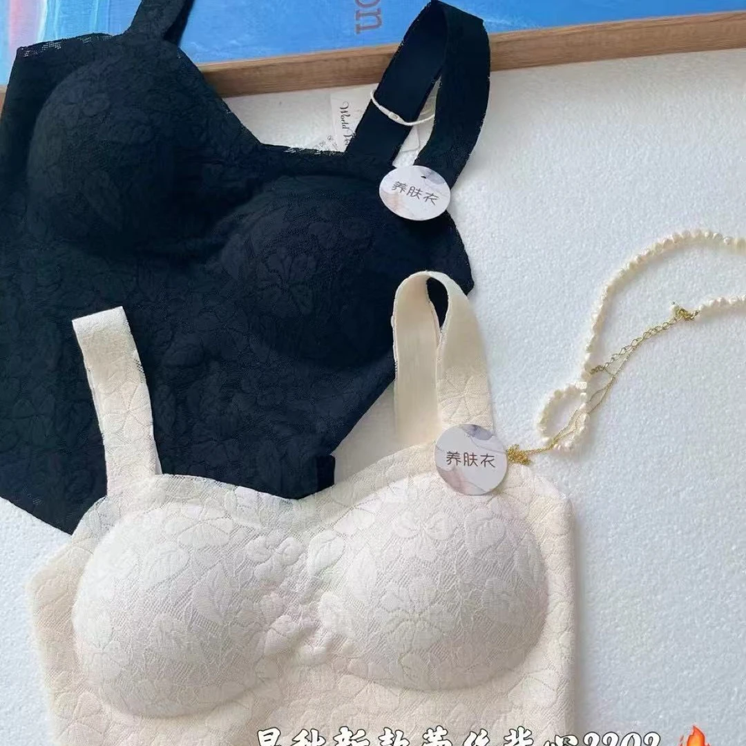 女士蕾丝花纹早秋款宽肩带背心