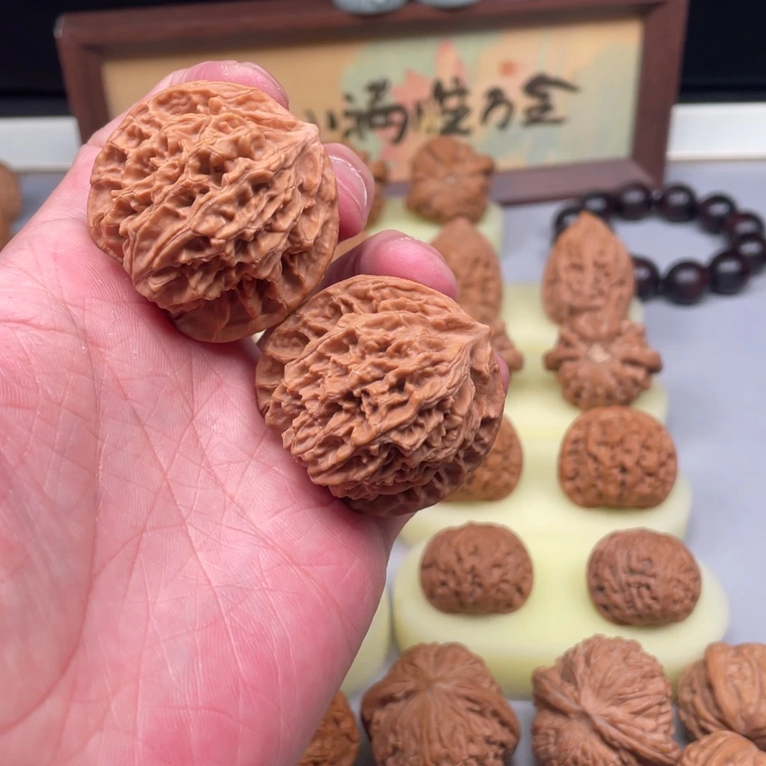 文玩核桃把件盘龙纹