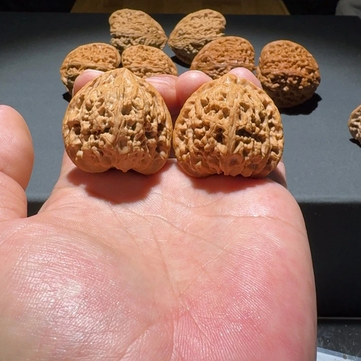 自***丶文玩核桃吊坠南疆石