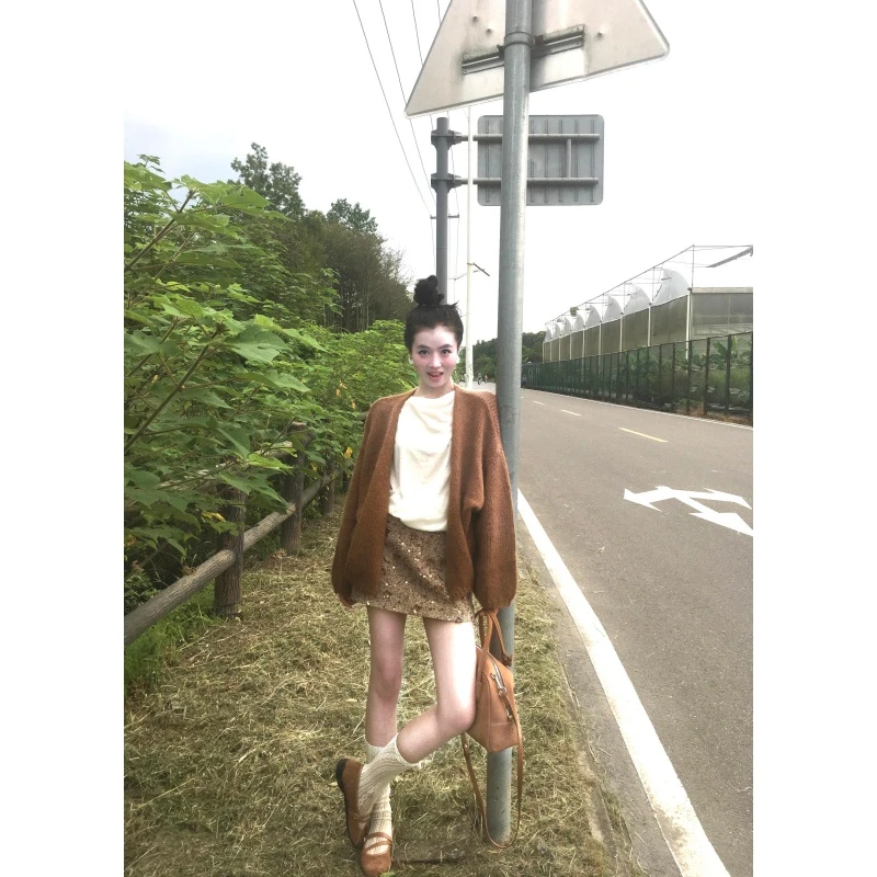 MARIE.COCO早秋氛围感穿搭咖色针织外套内搭上衣气质半身裙三件套