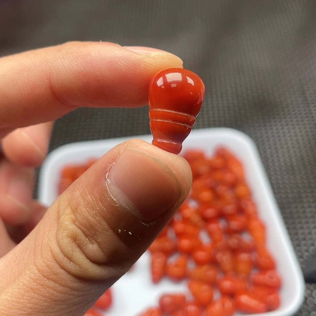 南红玛瑙3号 11*17柿子红三通一颗未镶嵌