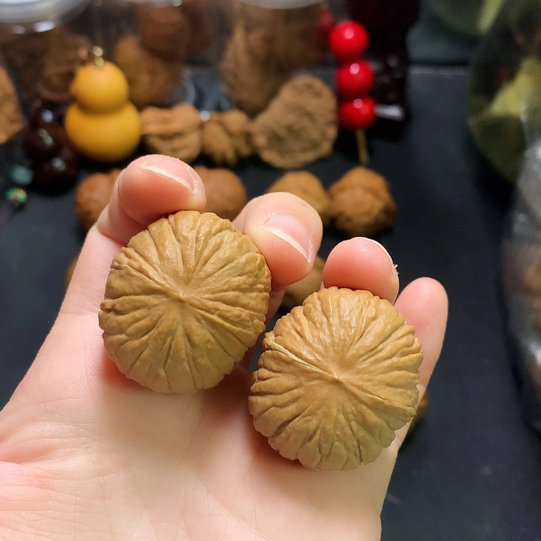 文玩核桃吊坠猴头元宝