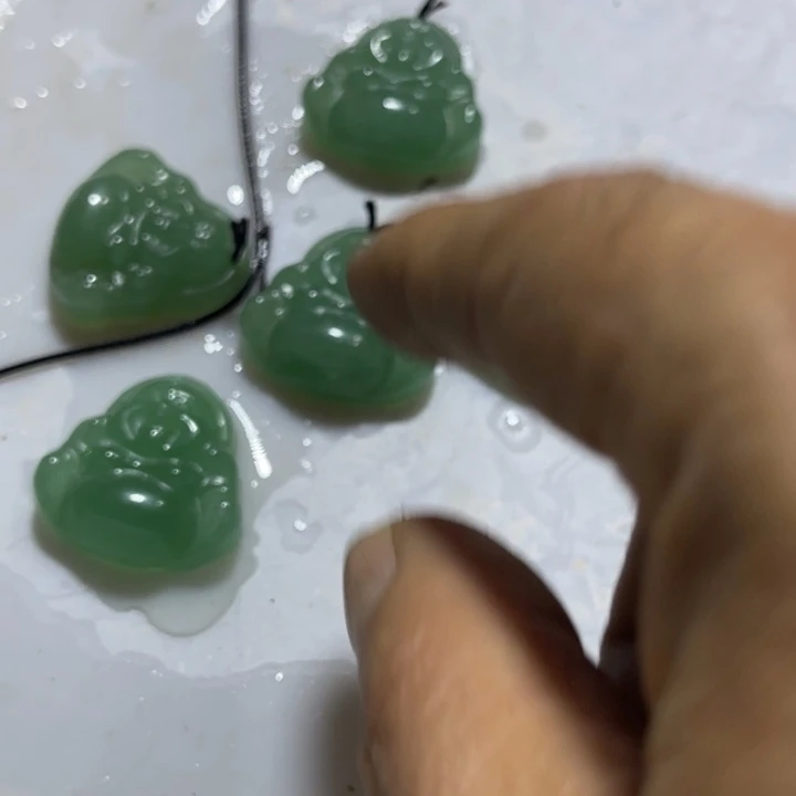 颈饰未镶嵌石英质玉