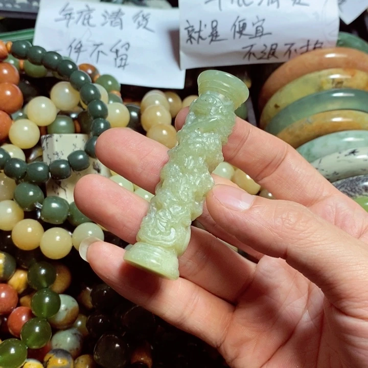蛇纹石玉颈饰未镶嵌