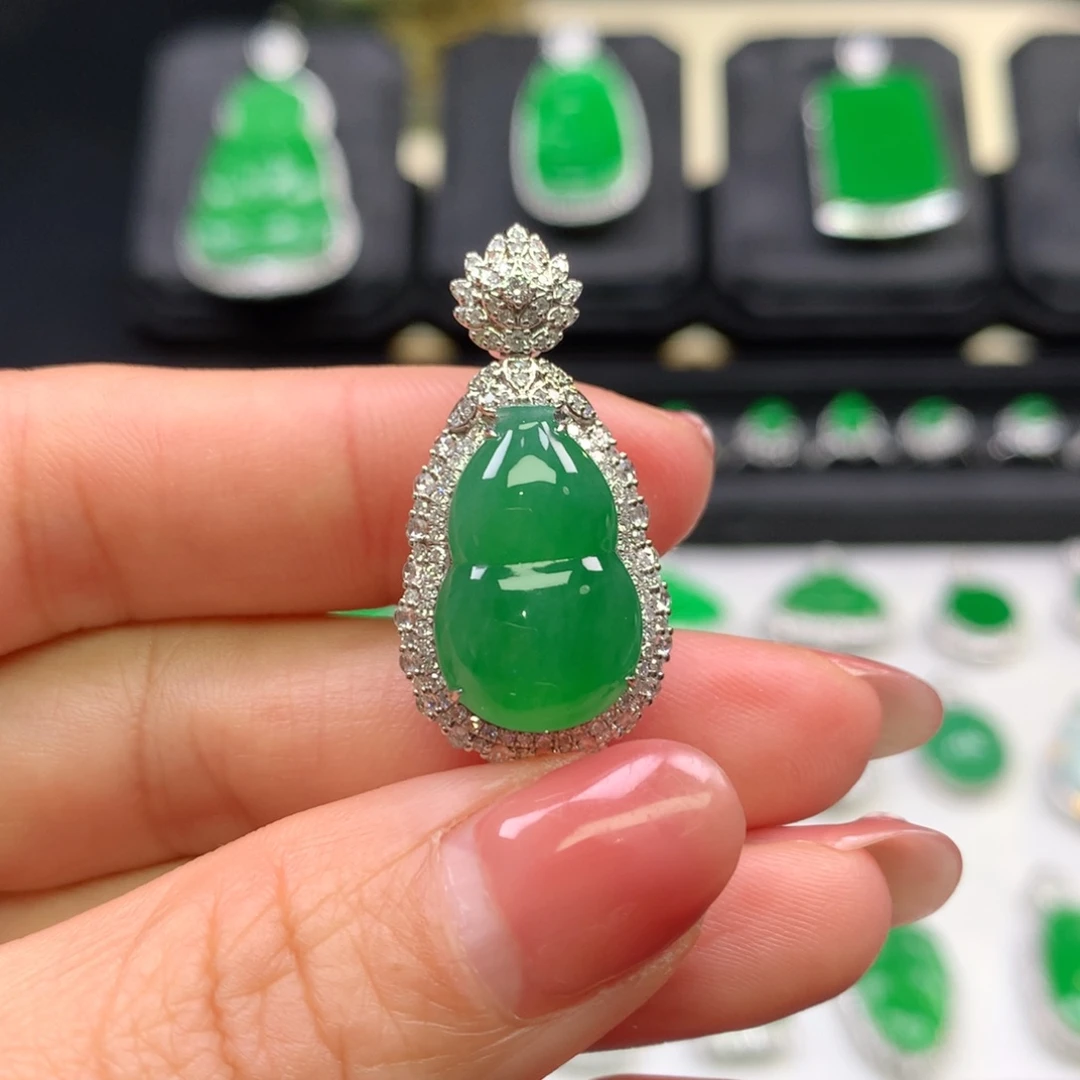 翡翠吊坠(不含链)18K金镶嵌