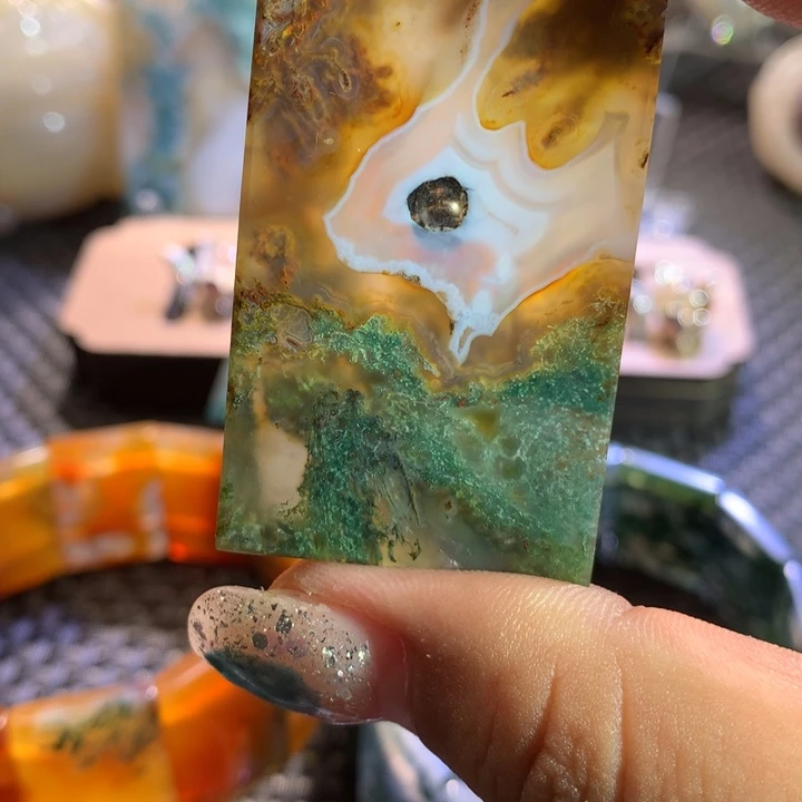 浩***易未镶嵌颈饰玛瑙/玉髓